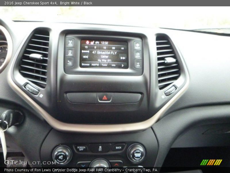 Bright White / Black 2016 Jeep Cherokee Sport 4x4