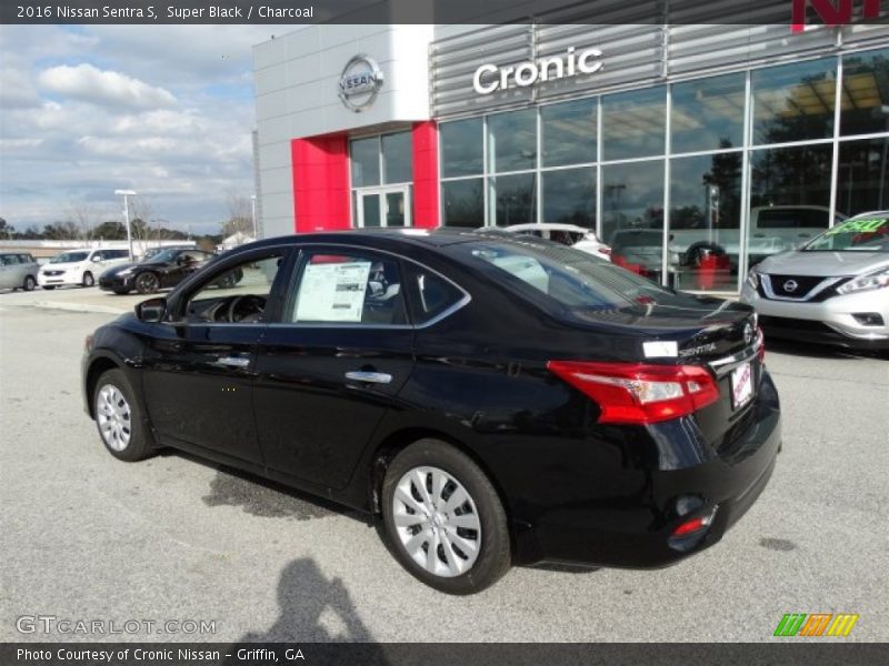 Super Black / Charcoal 2016 Nissan Sentra S