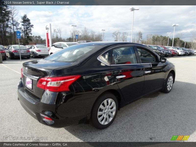 Super Black / Charcoal 2016 Nissan Sentra S