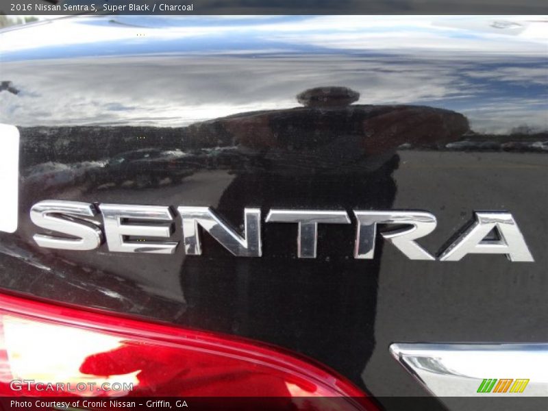Super Black / Charcoal 2016 Nissan Sentra S