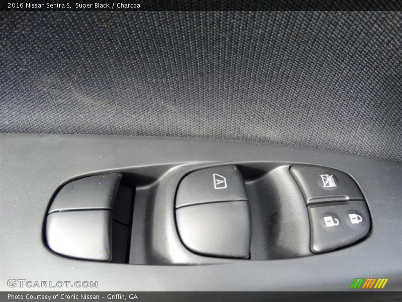 Super Black / Charcoal 2016 Nissan Sentra S
