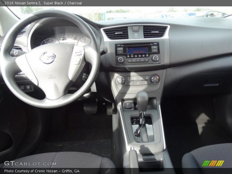 Dashboard of 2016 Sentra S