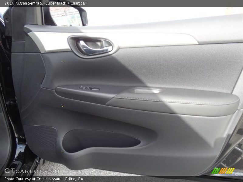 Super Black / Charcoal 2016 Nissan Sentra S