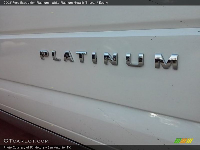 White Platinum Metallic Tricoat / Ebony 2016 Ford Expedition Platinum