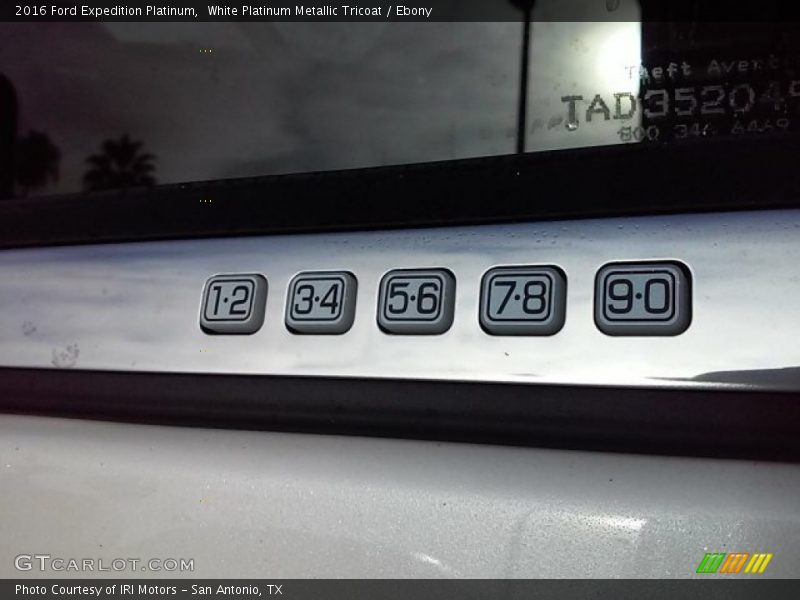 White Platinum Metallic Tricoat / Ebony 2016 Ford Expedition Platinum