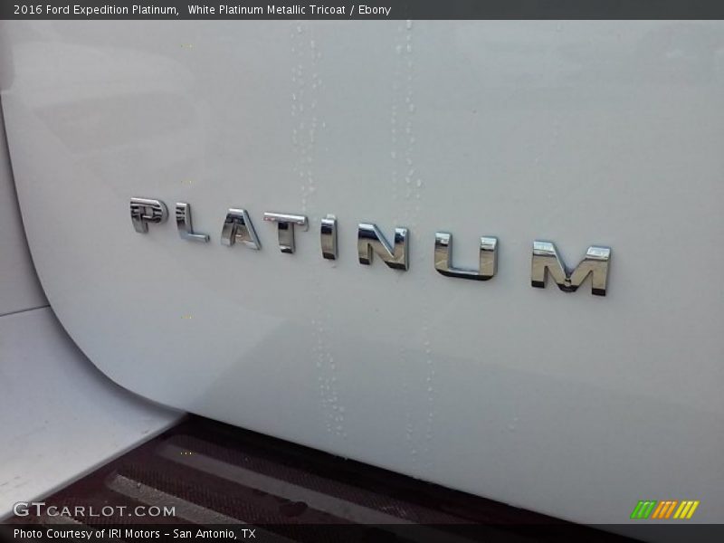 White Platinum Metallic Tricoat / Ebony 2016 Ford Expedition Platinum
