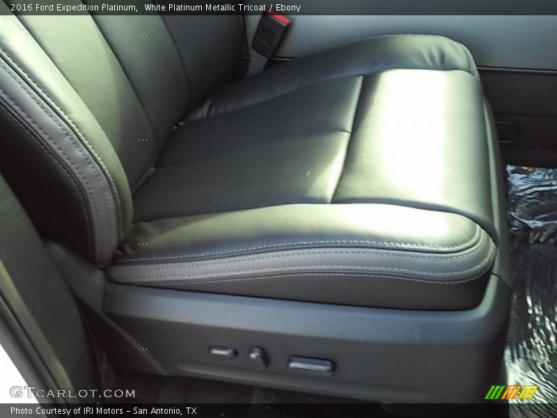 White Platinum Metallic Tricoat / Ebony 2016 Ford Expedition Platinum