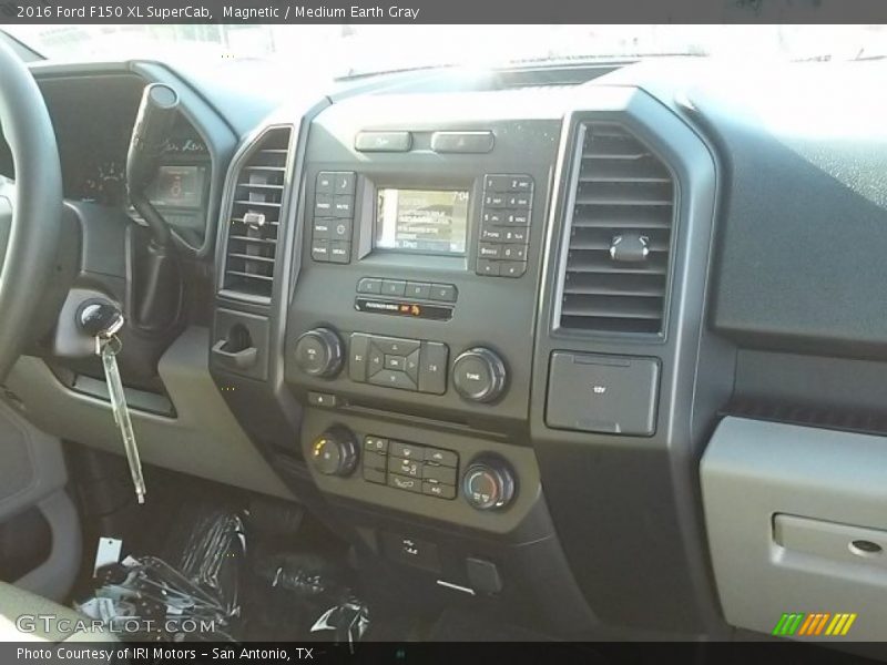 Magnetic / Medium Earth Gray 2016 Ford F150 XL SuperCab