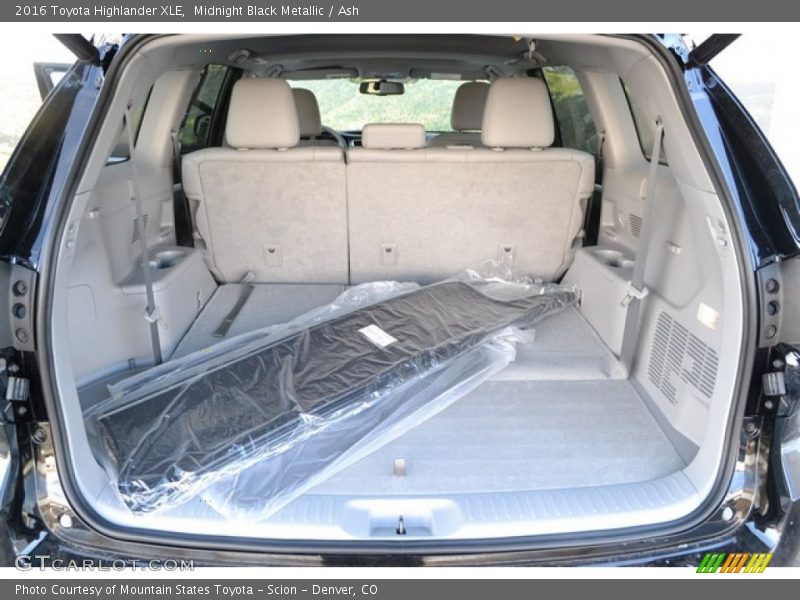 Midnight Black Metallic / Ash 2016 Toyota Highlander XLE