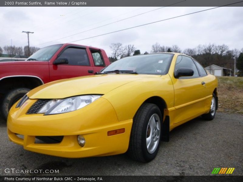 Front 3/4 View of 2003 Sunfire 