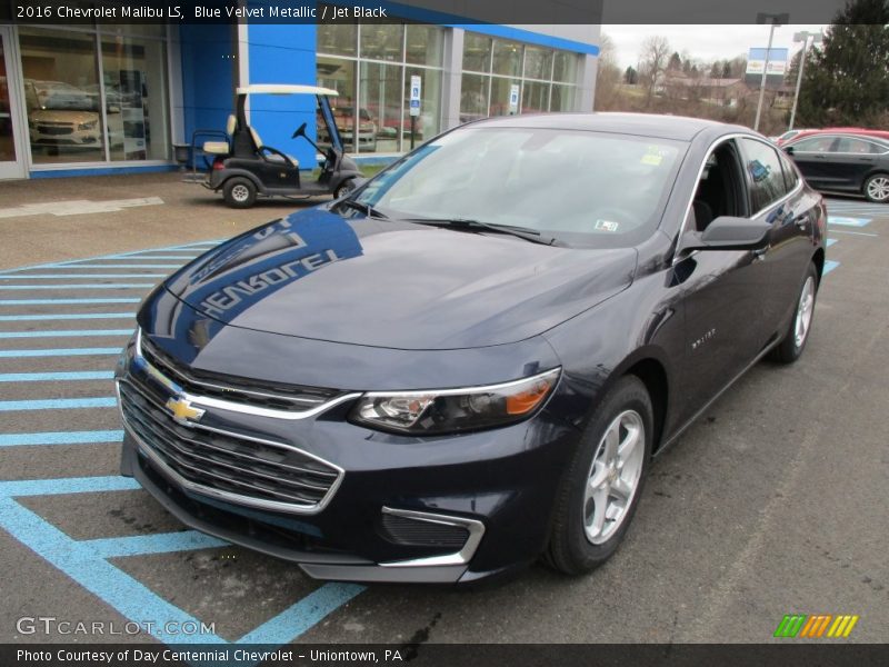 Front 3/4 View of 2016 Malibu LS