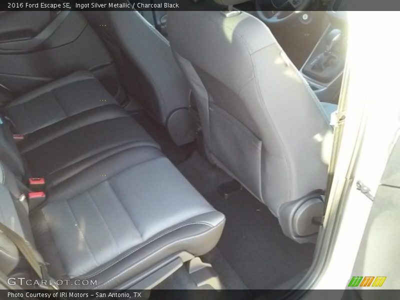 Ingot Silver Metallic / Charcoal Black 2016 Ford Escape SE