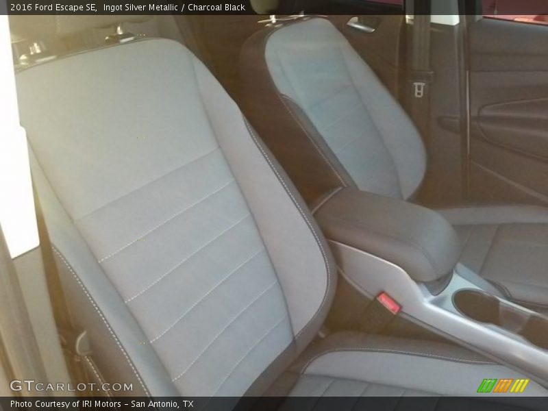 Ingot Silver Metallic / Charcoal Black 2016 Ford Escape SE