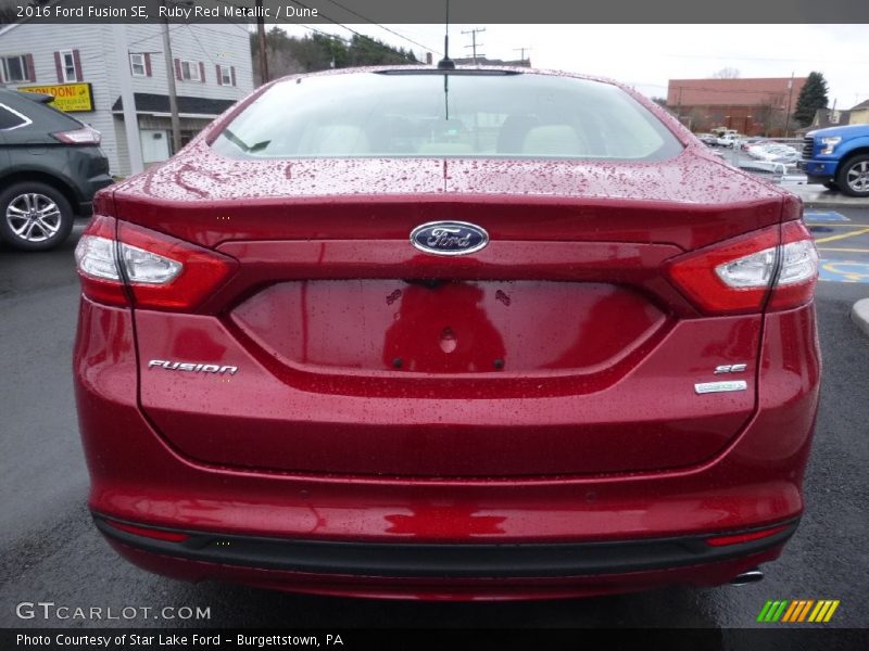 Ruby Red Metallic / Dune 2016 Ford Fusion SE