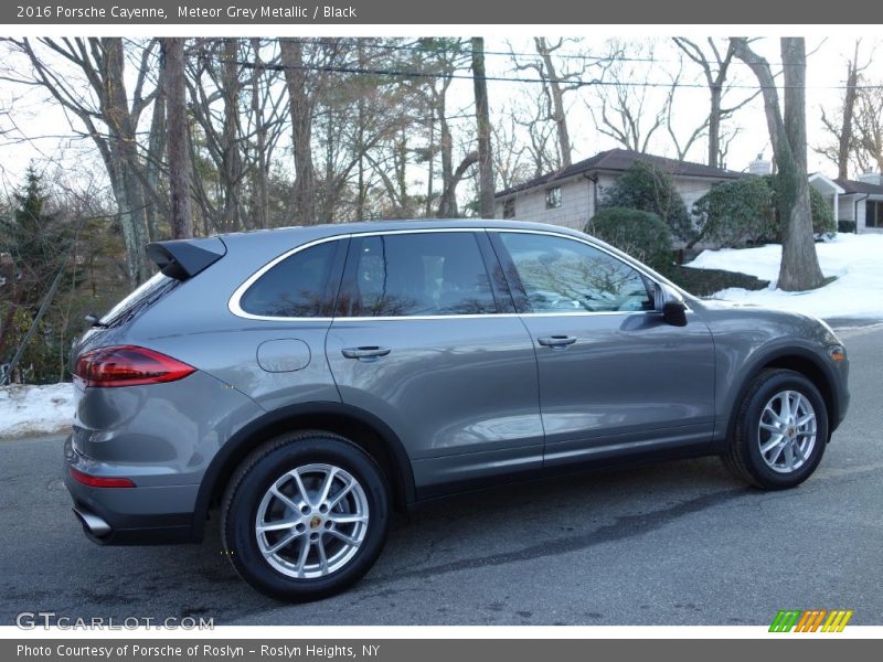 Meteor Grey Metallic / Black 2016 Porsche Cayenne