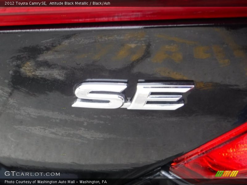 Attitude Black Metallic / Black/Ash 2012 Toyota Camry SE