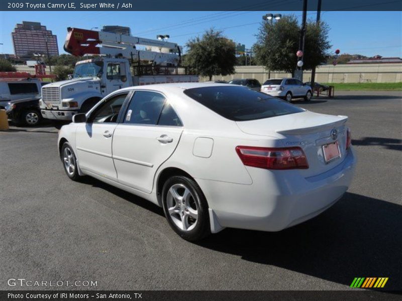 Super White / Ash 2009 Toyota Camry LE
