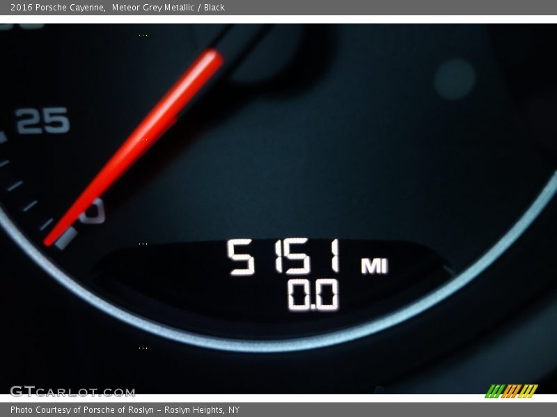 Meteor Grey Metallic / Black 2016 Porsche Cayenne