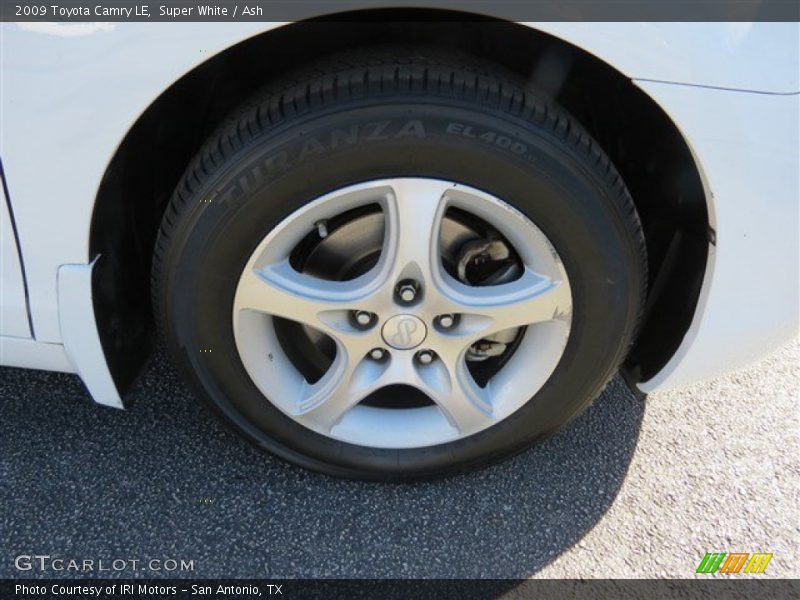 Super White / Ash 2009 Toyota Camry LE