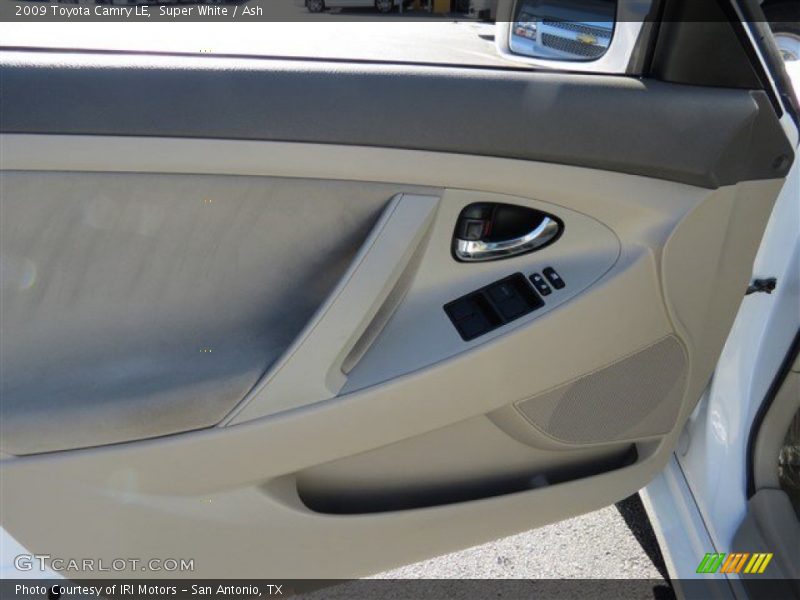 Super White / Ash 2009 Toyota Camry LE