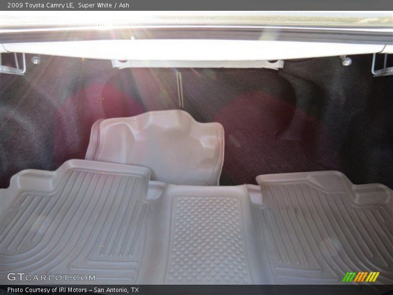 Super White / Ash 2009 Toyota Camry LE