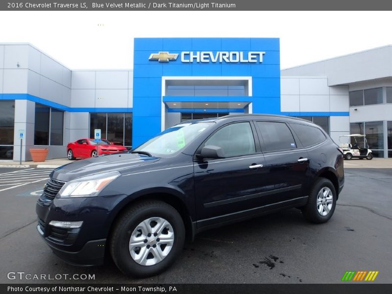 Front 3/4 View of 2016 Traverse LS