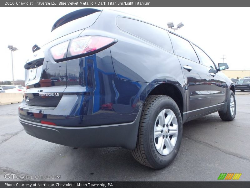 Blue Velvet Metallic / Dark Titanium/Light Titanium 2016 Chevrolet Traverse LS