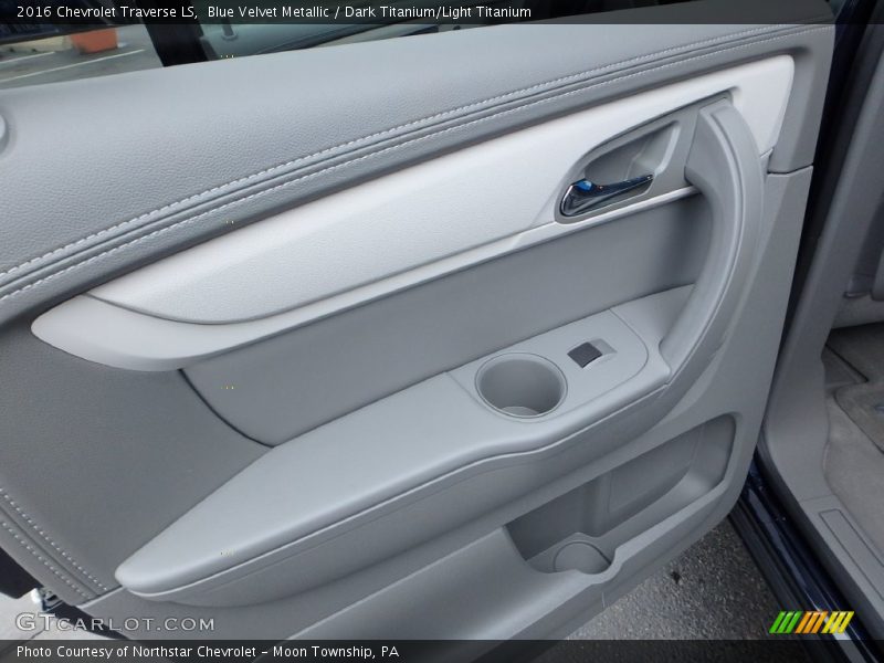 Blue Velvet Metallic / Dark Titanium/Light Titanium 2016 Chevrolet Traverse LS
