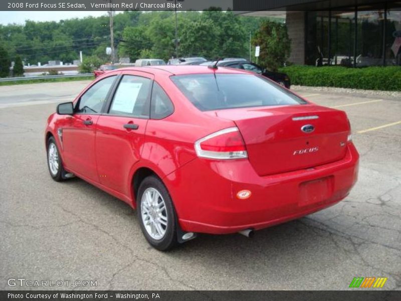 Vermillion Red / Charcoal Black 2008 Ford Focus SE Sedan