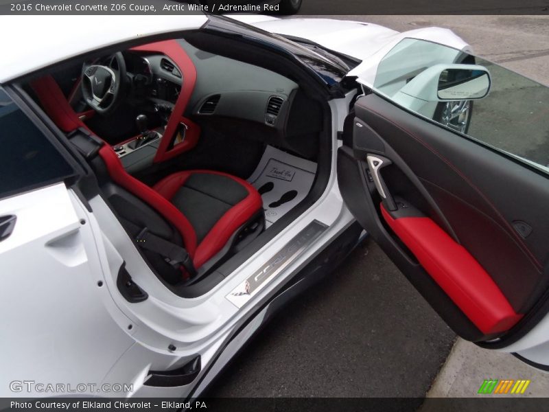 Arctic White / Adrenaline Red 2016 Chevrolet Corvette Z06 Coupe