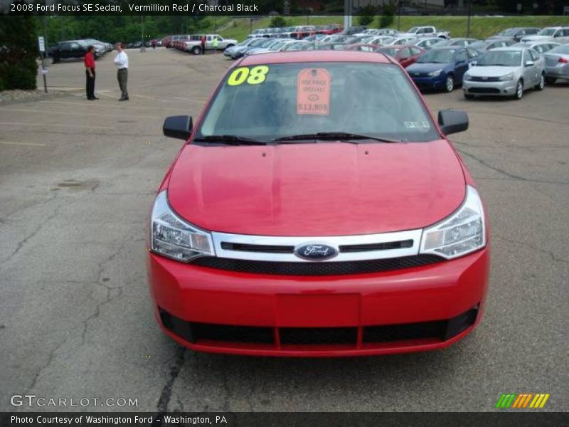 Vermillion Red / Charcoal Black 2008 Ford Focus SE Sedan