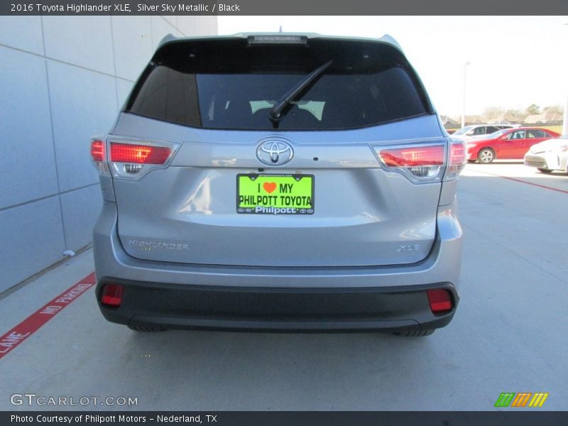Silver Sky Metallic / Black 2016 Toyota Highlander XLE