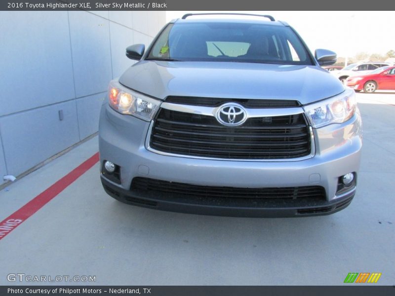 Silver Sky Metallic / Black 2016 Toyota Highlander XLE