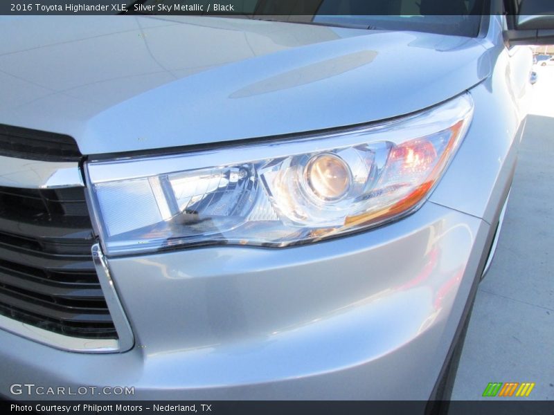 Silver Sky Metallic / Black 2016 Toyota Highlander XLE
