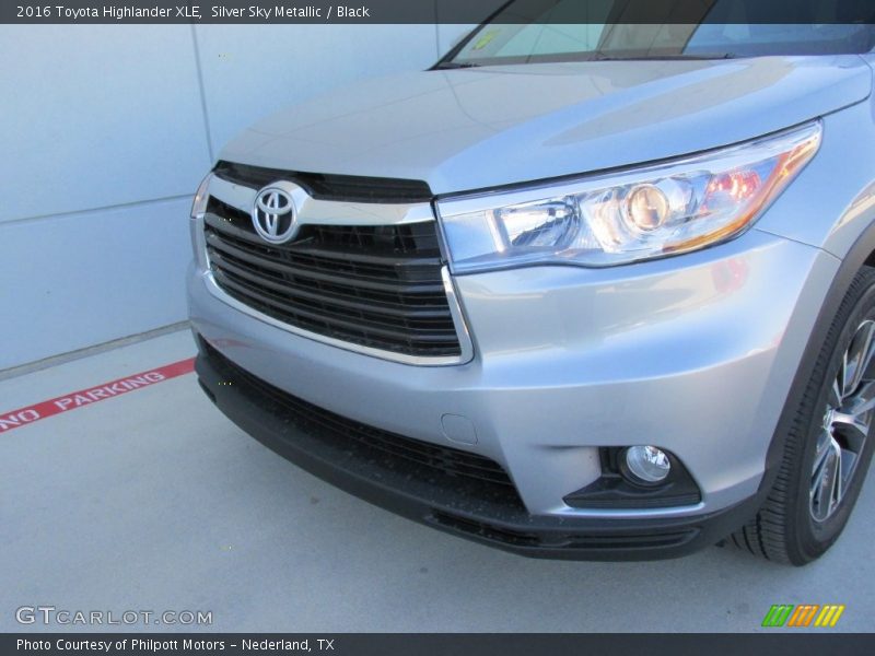 Silver Sky Metallic / Black 2016 Toyota Highlander XLE