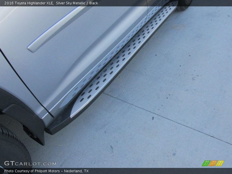 Silver Sky Metallic / Black 2016 Toyota Highlander XLE