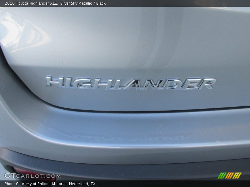 Silver Sky Metallic / Black 2016 Toyota Highlander XLE