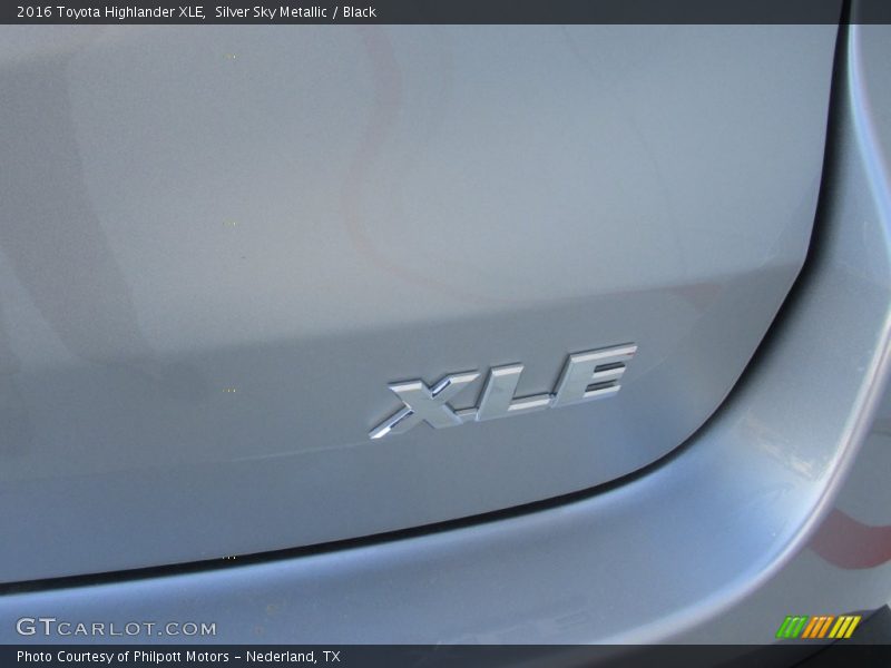 Silver Sky Metallic / Black 2016 Toyota Highlander XLE