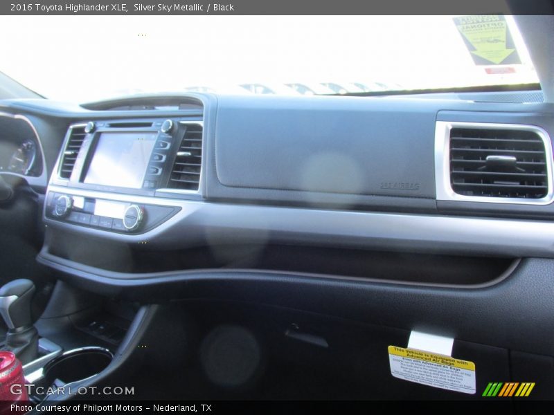 Silver Sky Metallic / Black 2016 Toyota Highlander XLE