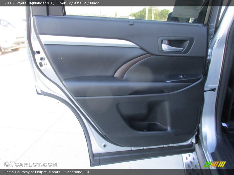 Silver Sky Metallic / Black 2016 Toyota Highlander XLE