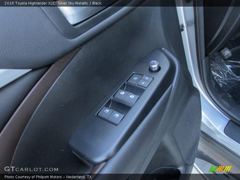 Silver Sky Metallic / Black 2016 Toyota Highlander XLE