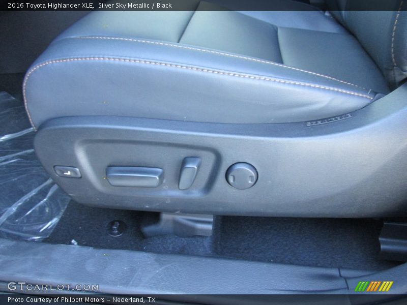 Silver Sky Metallic / Black 2016 Toyota Highlander XLE
