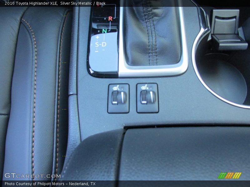 Silver Sky Metallic / Black 2016 Toyota Highlander XLE