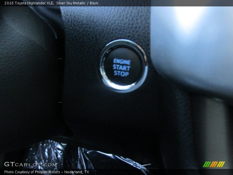 Silver Sky Metallic / Black 2016 Toyota Highlander XLE