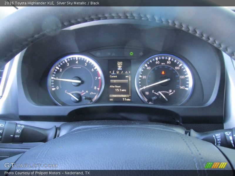 Silver Sky Metallic / Black 2016 Toyota Highlander XLE