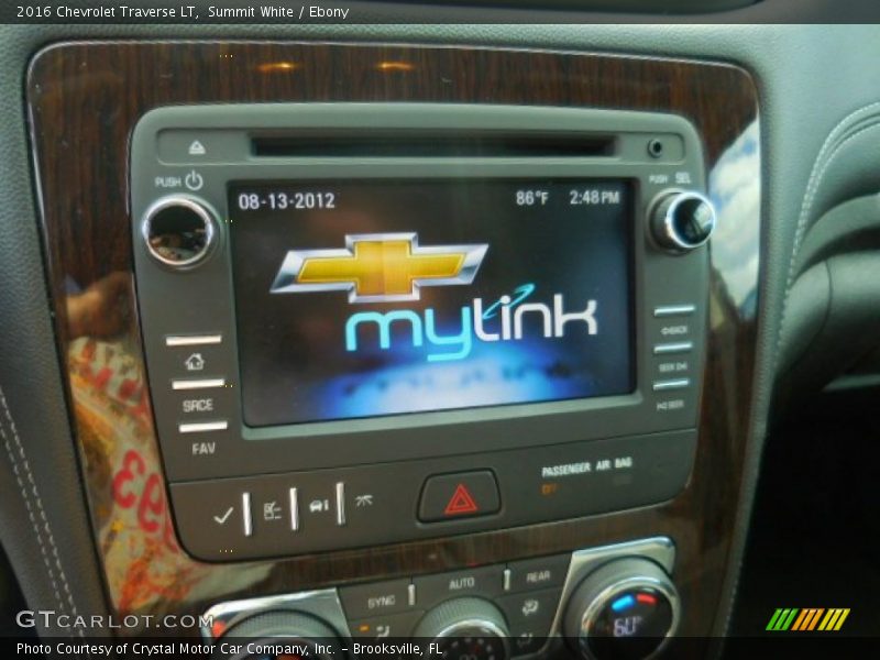 Summit White / Ebony 2016 Chevrolet Traverse LT