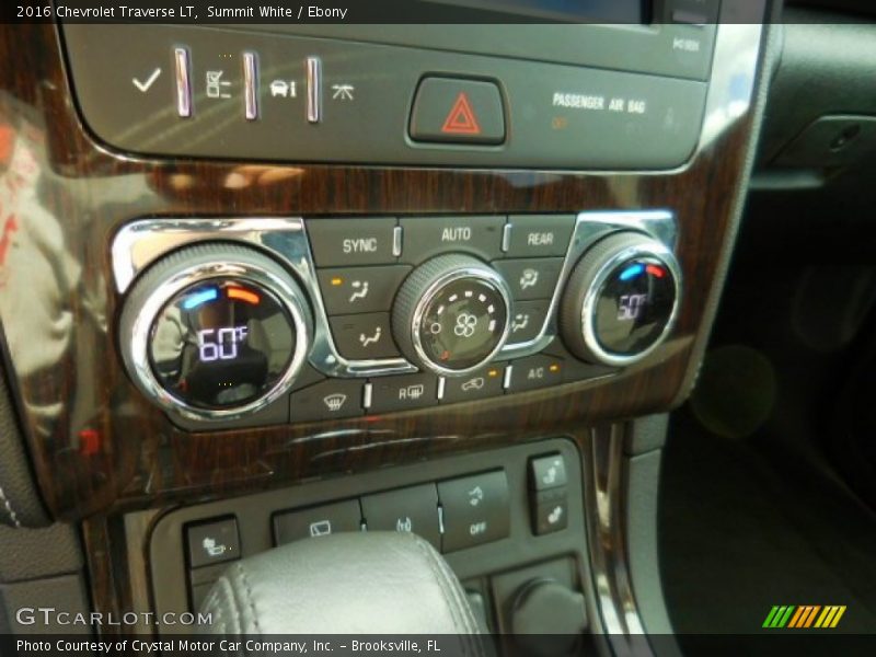 Summit White / Ebony 2016 Chevrolet Traverse LT