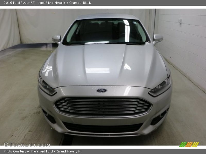 Ingot Silver Metallic / Charcoal Black 2016 Ford Fusion SE