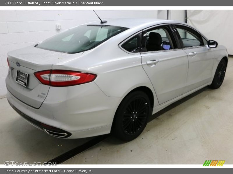 Ingot Silver Metallic / Charcoal Black 2016 Ford Fusion SE