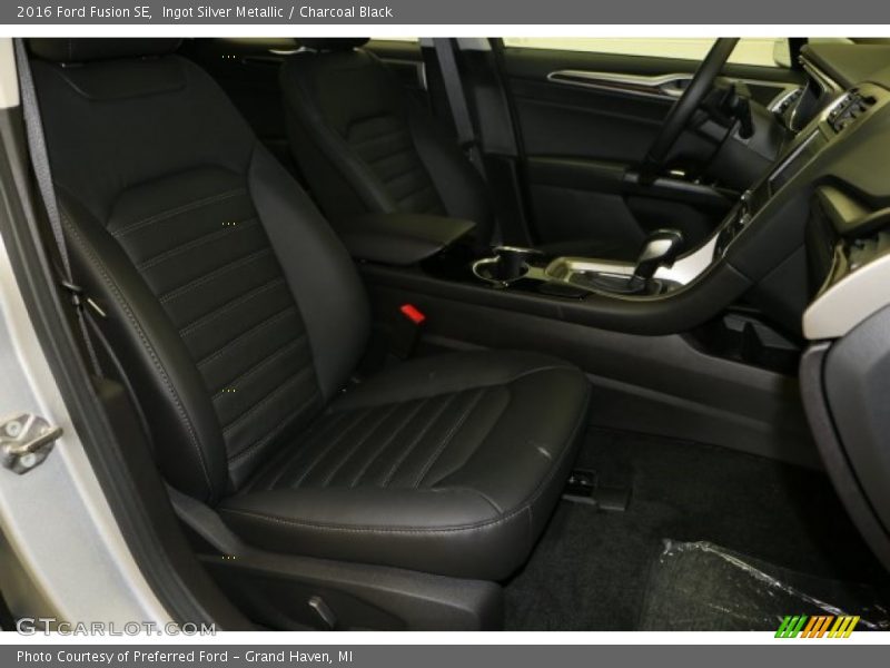 Ingot Silver Metallic / Charcoal Black 2016 Ford Fusion SE